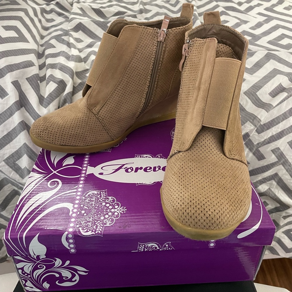 Forever Taupe Sneaker Wedges, size 10